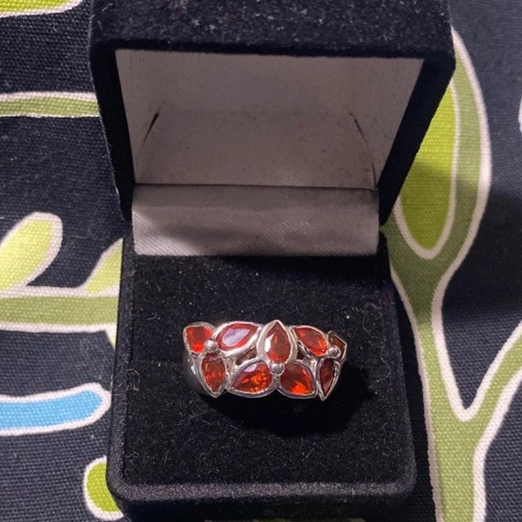 🆕Sterling Silver And Garnet Floral Band Ring, Size 8